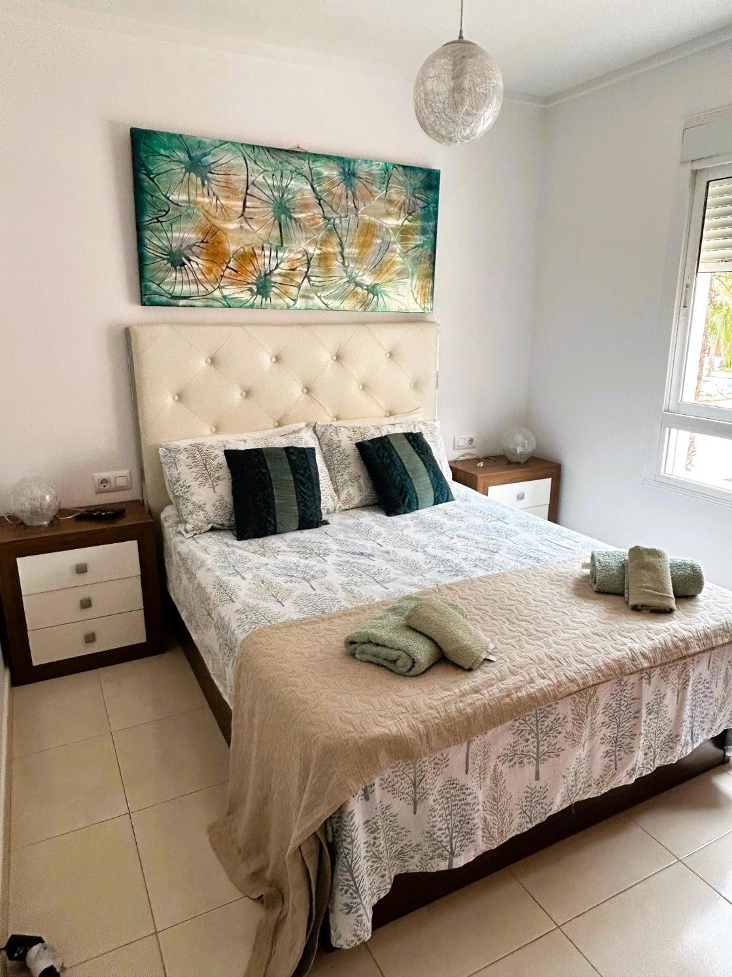 Beautiful 3 Bed, 2 Bath Modern Apartment ロス・アルカサレス エクステリア 写真