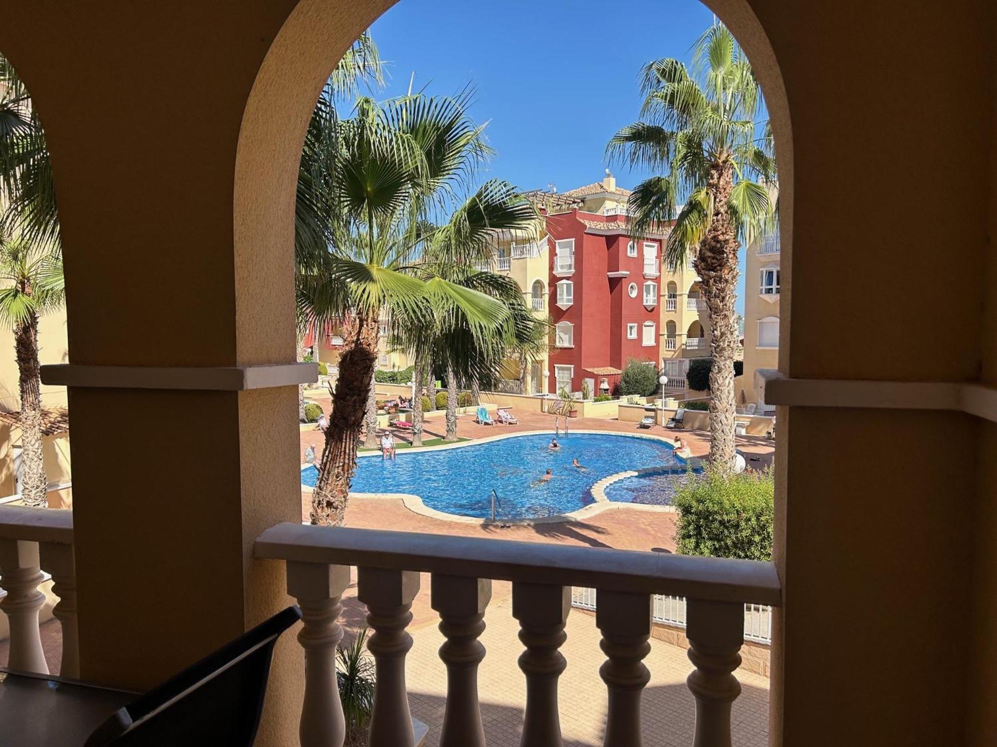 Beautiful 3 Bed, 2 Bath Modern Apartment ロス・アルカサレス エクステリア 写真