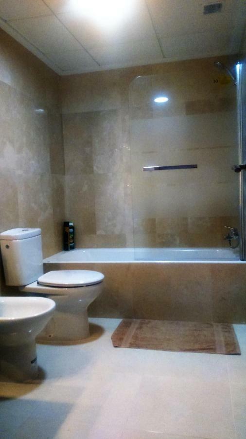 Beautiful 3 Bed, 2 Bath Modern Apartment ロス・アルカサレス エクステリア 写真