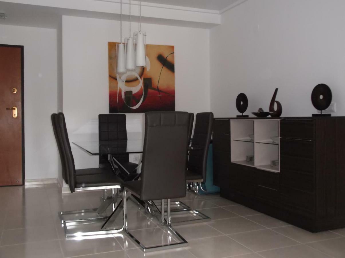 Beautiful 3 Bed, 2 Bath Modern Apartment ロス・アルカサレス エクステリア 写真