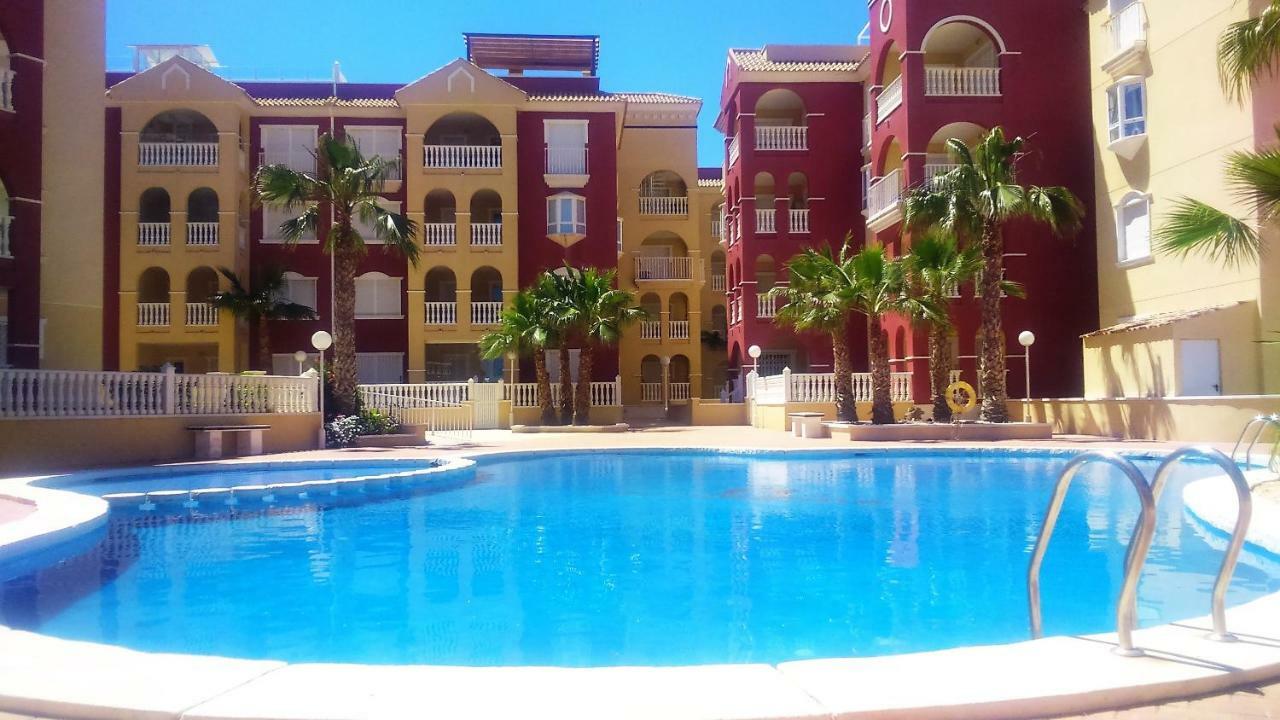 Beautiful 3 Bed, 2 Bath Modern Apartment ロス・アルカサレス エクステリア 写真