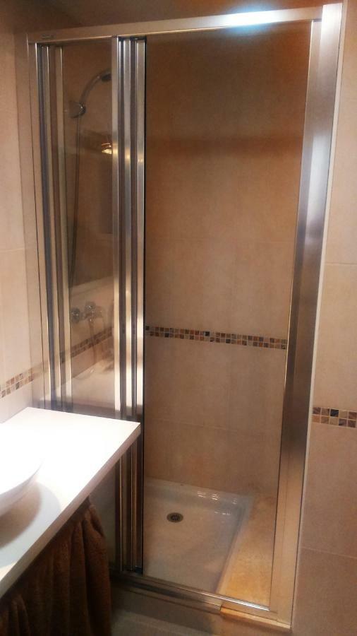 Beautiful 3 Bed, 2 Bath Modern Apartment ロス・アルカサレス エクステリア 写真